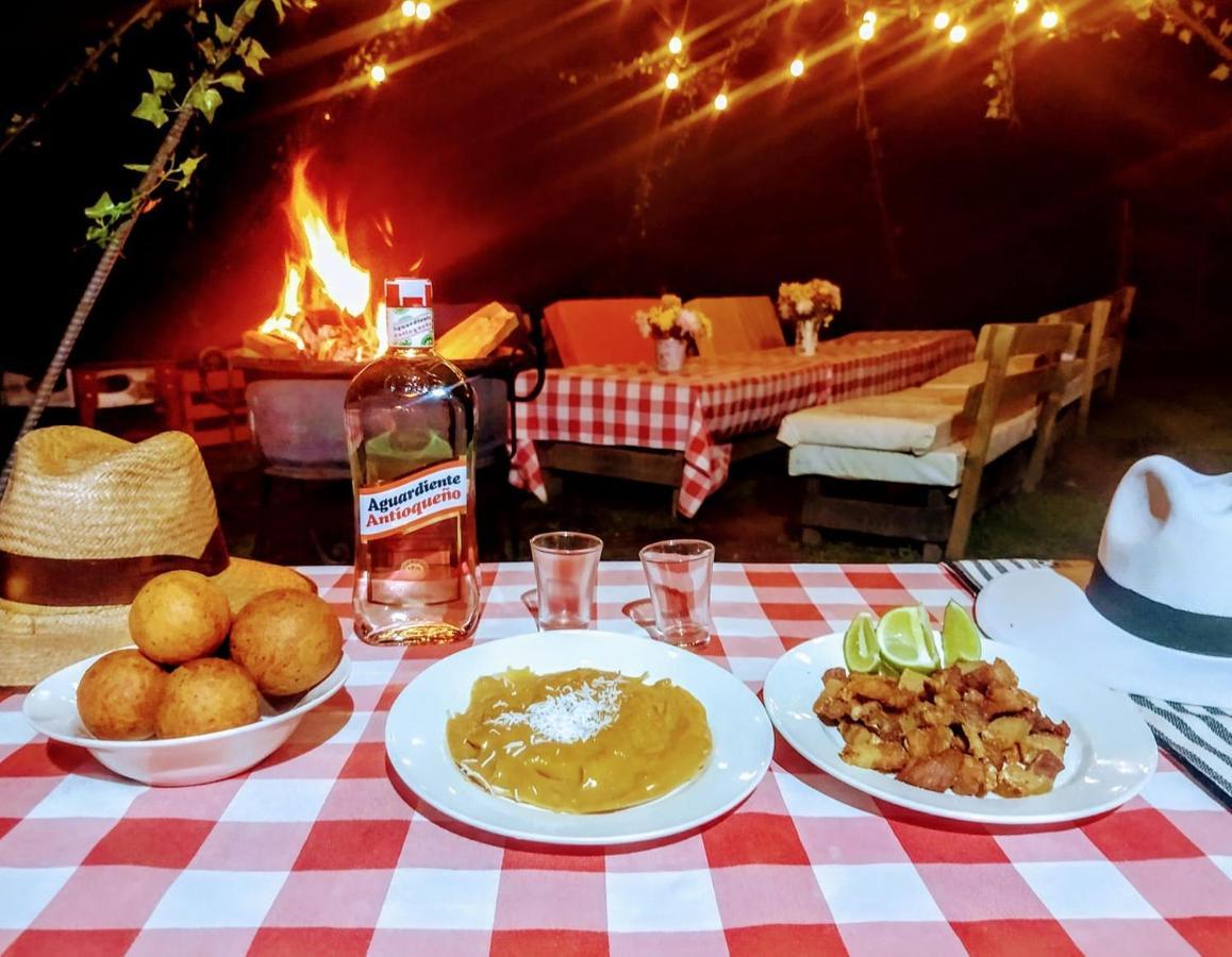 House Bed & Breakfast Guatape Ngoại thất bức ảnh
